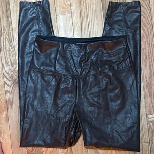 Lyssé Faux Leather Leggings size M
